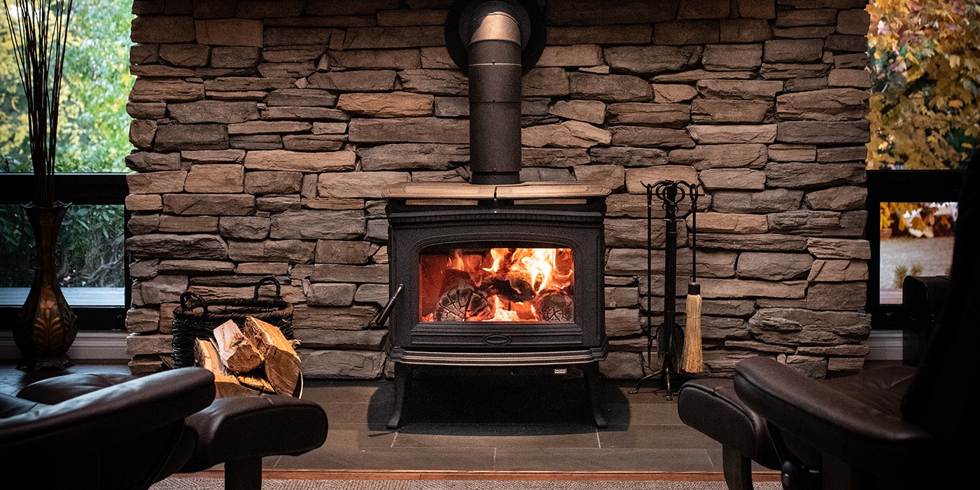 Alderlea-T6-LE-wood-stove-room-installation - Pacific Energy